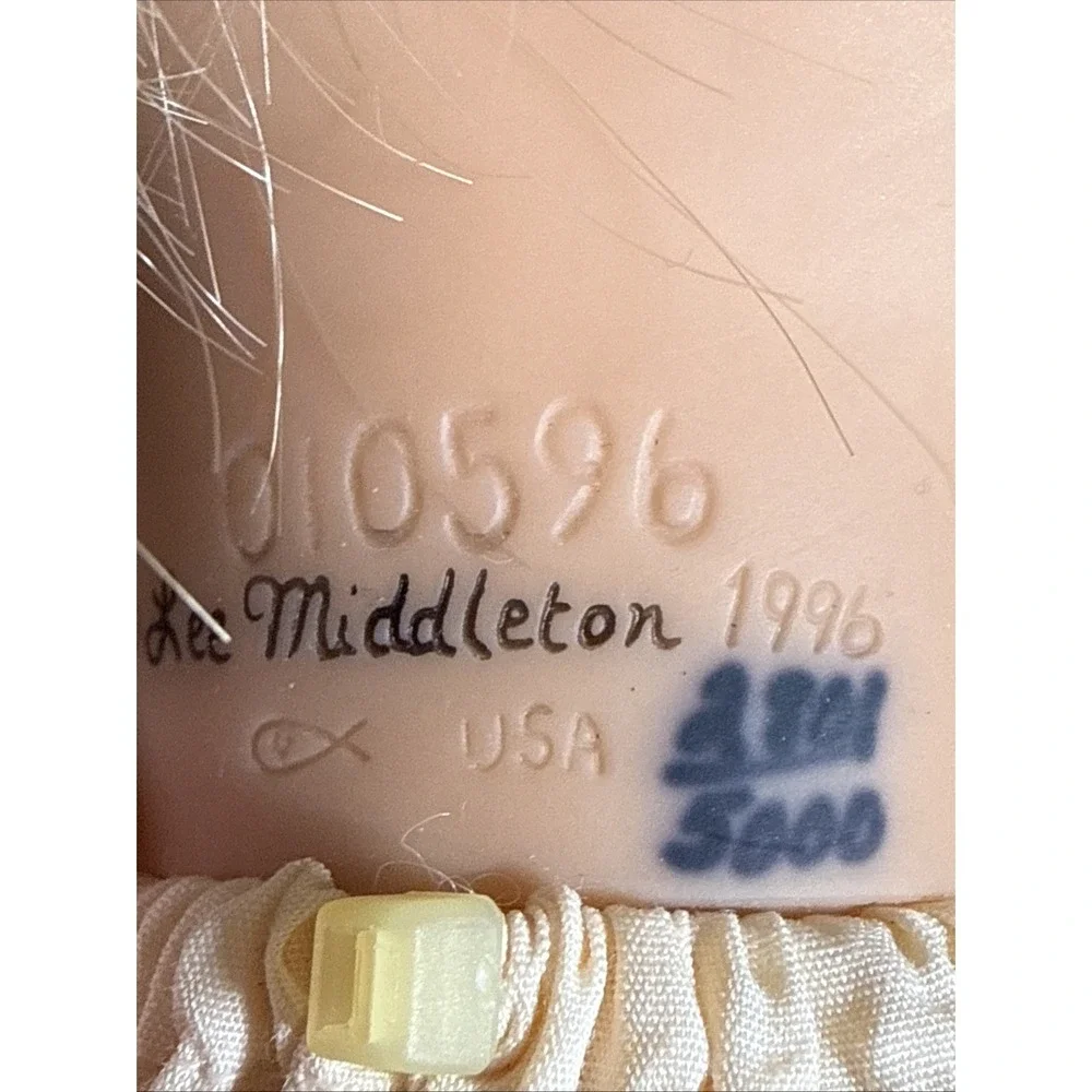 Vintage Lee Middleton Doll Realistic Newborn Honey Love (Awake Girl) Rotate Limb